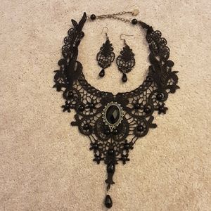 Lace necklace with earrings